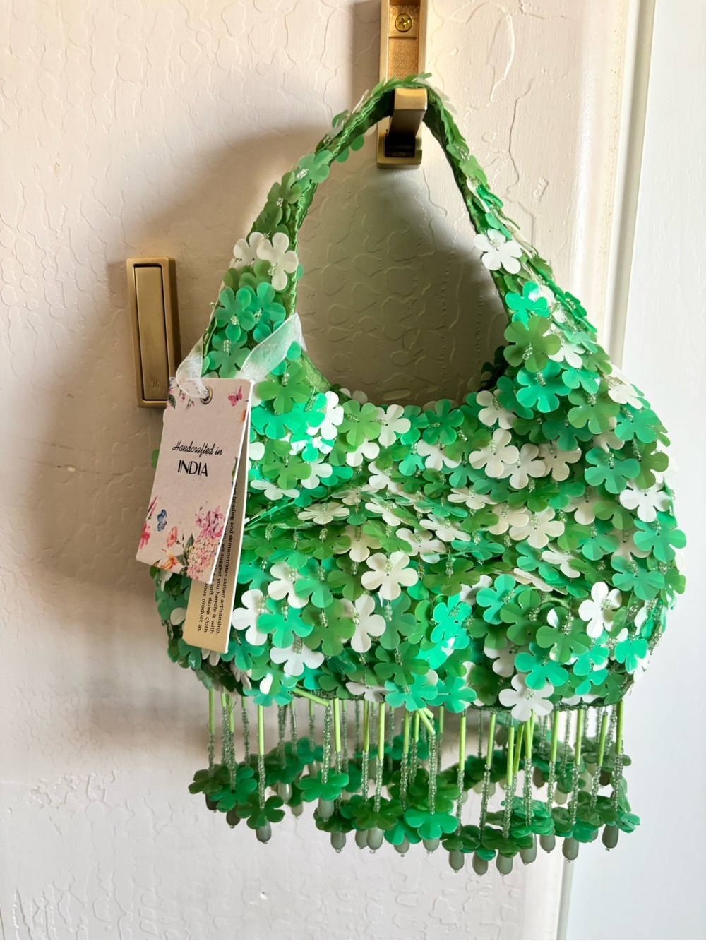 NWT Handcrafted Green Floral Sequin Bag w/ dangling fringe- Mint, Green & White - Picture 2 of 5